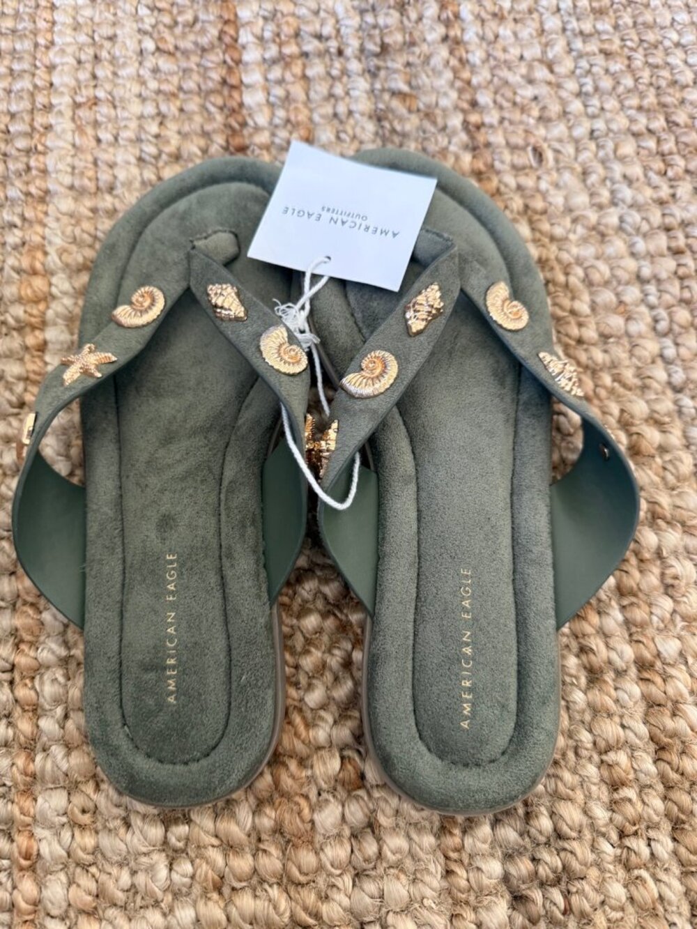 AE Shell Charm Flip Flop NWT Olive Green Size 6